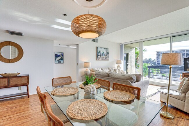 Building Photo - 1109 Gulf of Mexico Dr