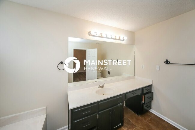 Building Photo - 4 Bedroom Pet-Friendly Home in OLIVE BRANCH, MS with Main Street Renewal