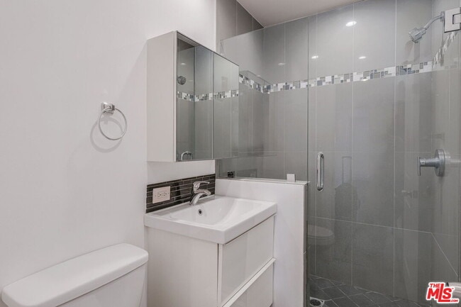 Building Photo - 1055 S Bedford St