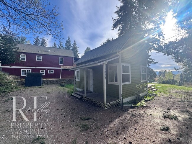 Building Photo - Private Retreat with Expansive Yard & Loft Space