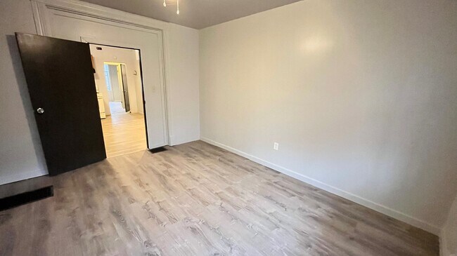 Building Photo - 212 Ophelia St