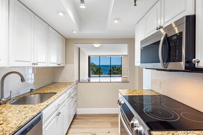 Building Photo - 1632 S Bayshore Ct