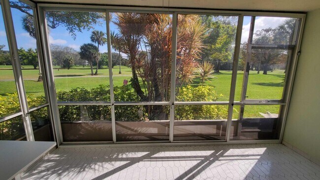Building Photo - 3800 Oaks Clubhouse Dr