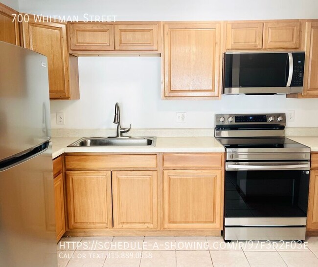 Building Photo - Updated 2 Bedroom Apt! Washer/dryer in unit!