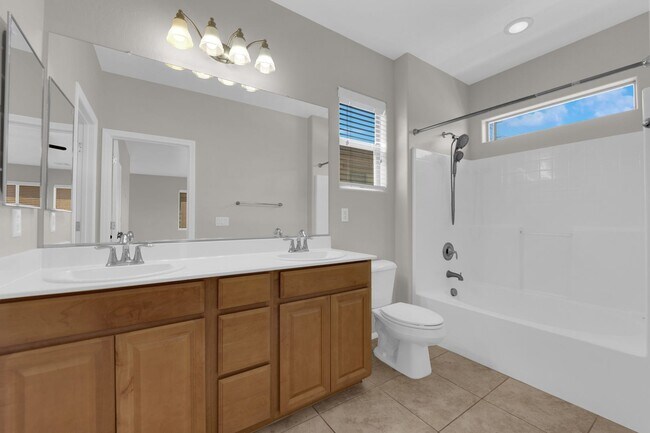 Building Photo - 3 bedroom home in gated community