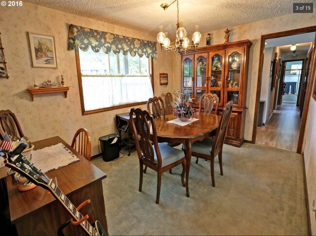 Building Photo - 9423 NE Woodridge St