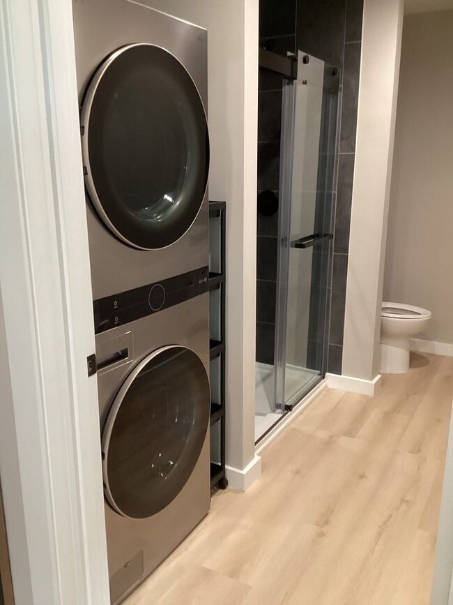 Building Photo - OWN949