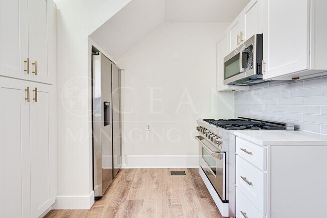 Building Photo - Charming 3 Bedroom, 2 Bathroom Two-Story H...