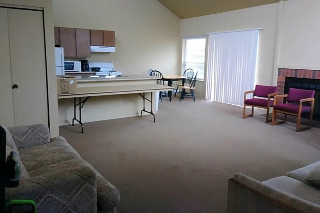 Building Photo - 1015 Oakhurst Dr