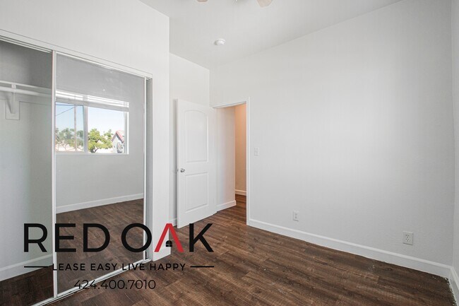 Building Photo - 1847 1/2 W Florence Ave