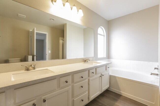 Building Photo - 1112 Barton Green Dr