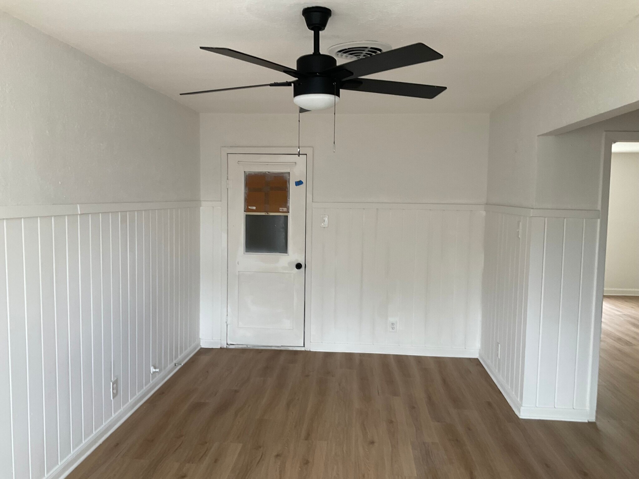 Building Photo - 326 E 1st St