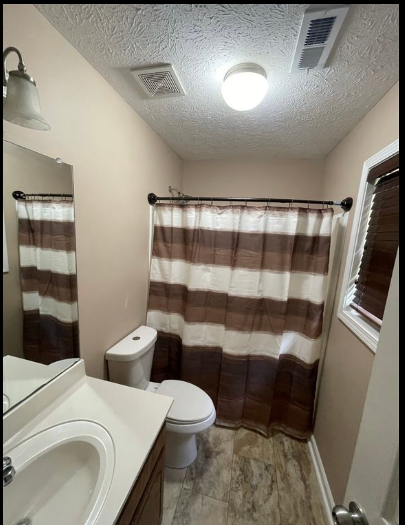 Building Photo - 1053 Red Apple Ct