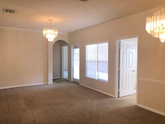Building Photo - MOVE IN OCTOBER! 3rd floor 3BR/2BA Condo -...
