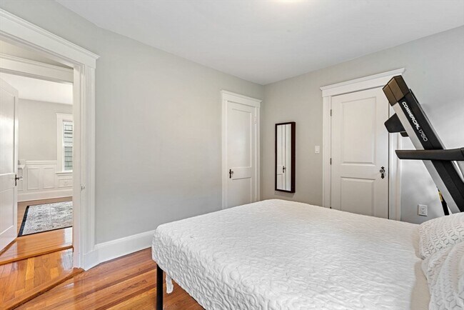 Building Photo - 1045 Adams St