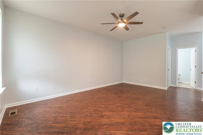Building Photo - 835 Spring White Dr
