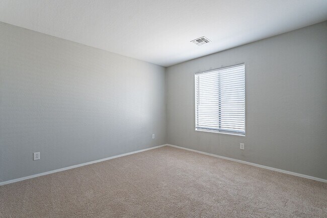 Building Photo - Stunning Two Story in Laveen!