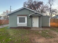 Building Photo - "Charming 1-Bedroom Retreat with Granite Elegance in the Heart of Arlington!"