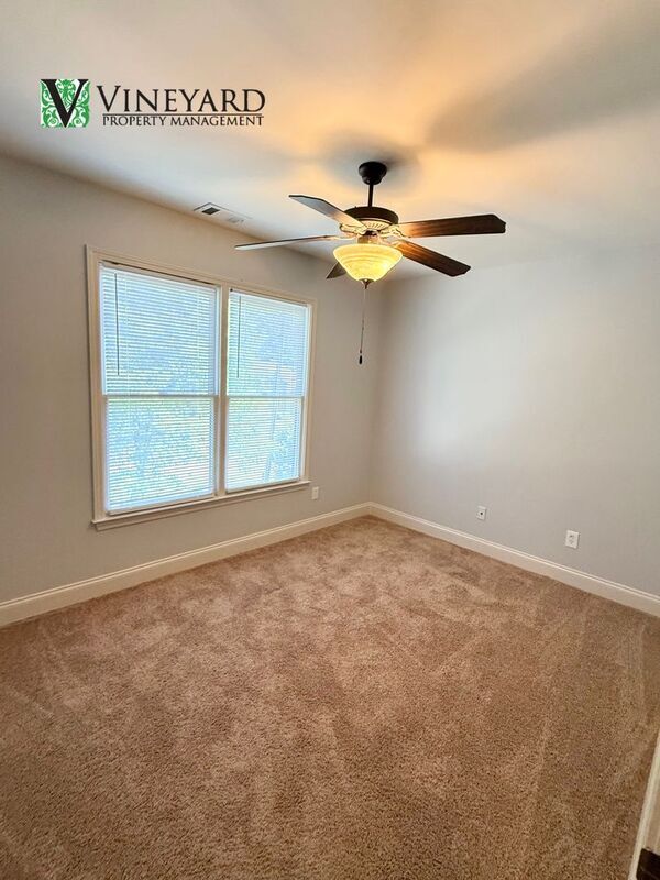 Building Photo - 102 Oak Ridge Trail