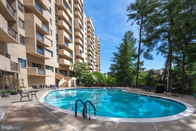 Building Photo - 1101 S Arlington Ridge Rd
