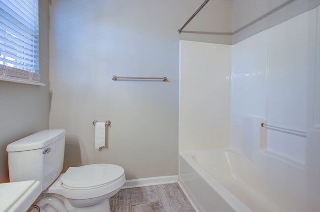 Building Photo - 156 Pecan Grove Ave