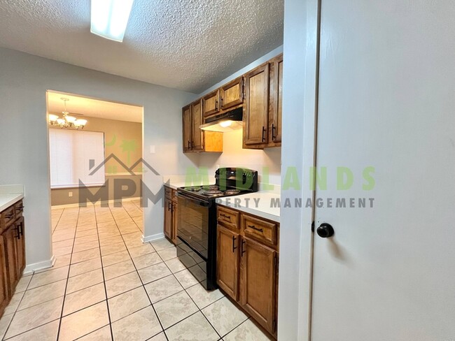 Building Photo - 6008 Village Creek Dr