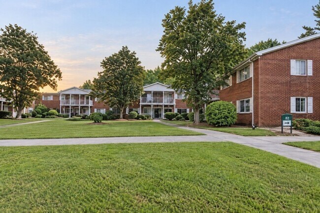 Building Photo - 47 Bayberry Dr