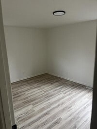 Building Photo - 105 N Russell St