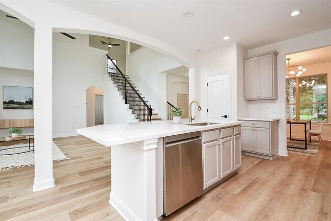 Building Photo - 18 Hadlock Pl
