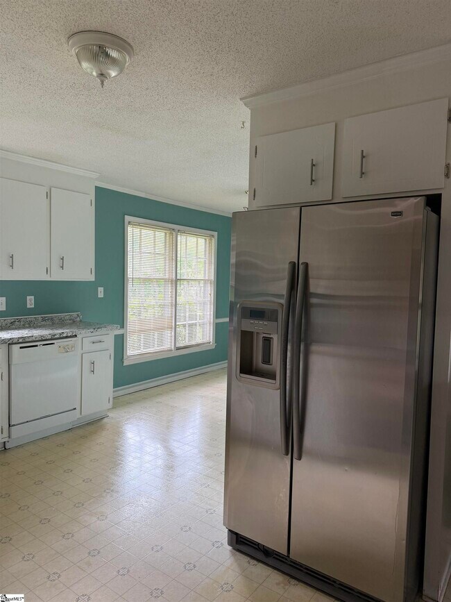 Building Photo - 10 Ellesmere Dr