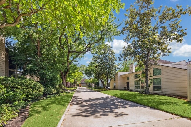 Building Photo - 7703 Bobbitt Ln