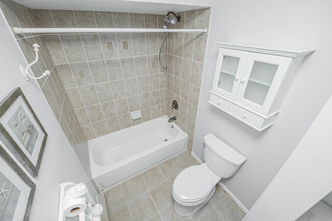 Building Photo - 118 Amberly Dr