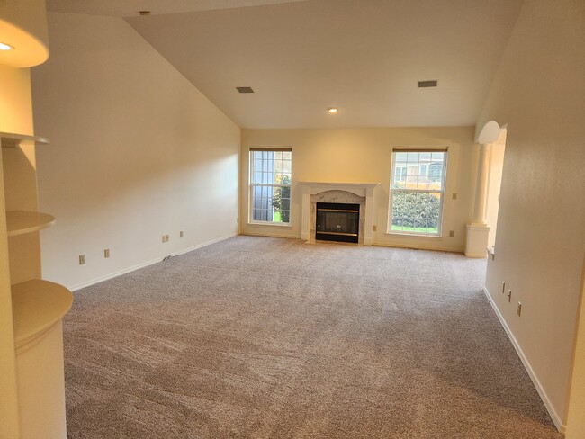 Building Photo - 3 bed 2 bath, close to Carrie Blake Park a...