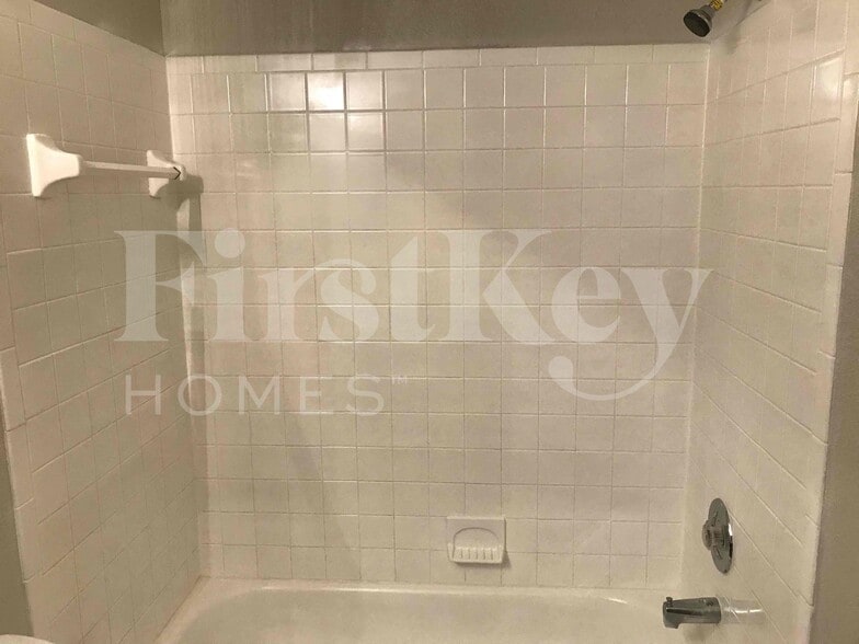 Building Photo - 5351 Sylvania Ave