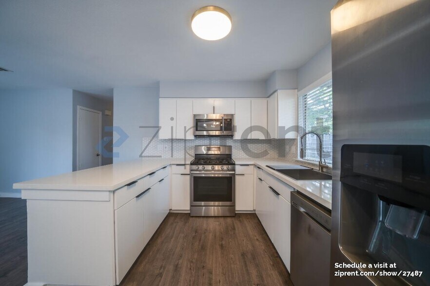 Building Photo - Unit A