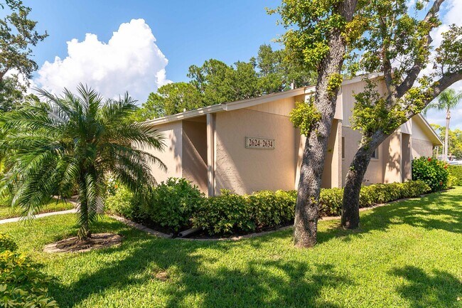 Building Photo - Conveniently located Unfurnished 2-bed, 2-...
