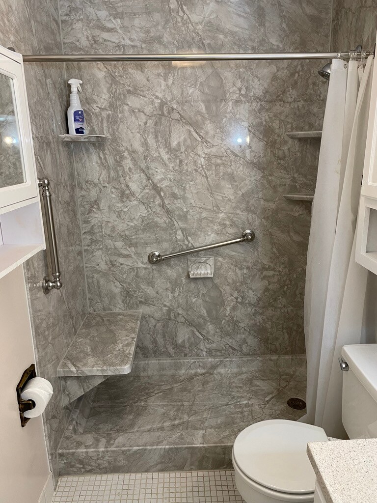 Full bath - 43 State St