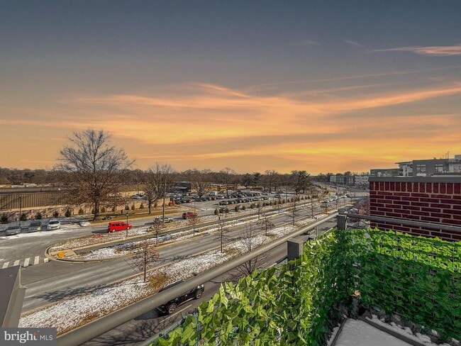 Building Photo - 16560 Crabbs Branch Way