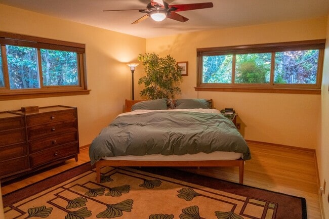 Building Photo - 3bd/1.5ba Burien House