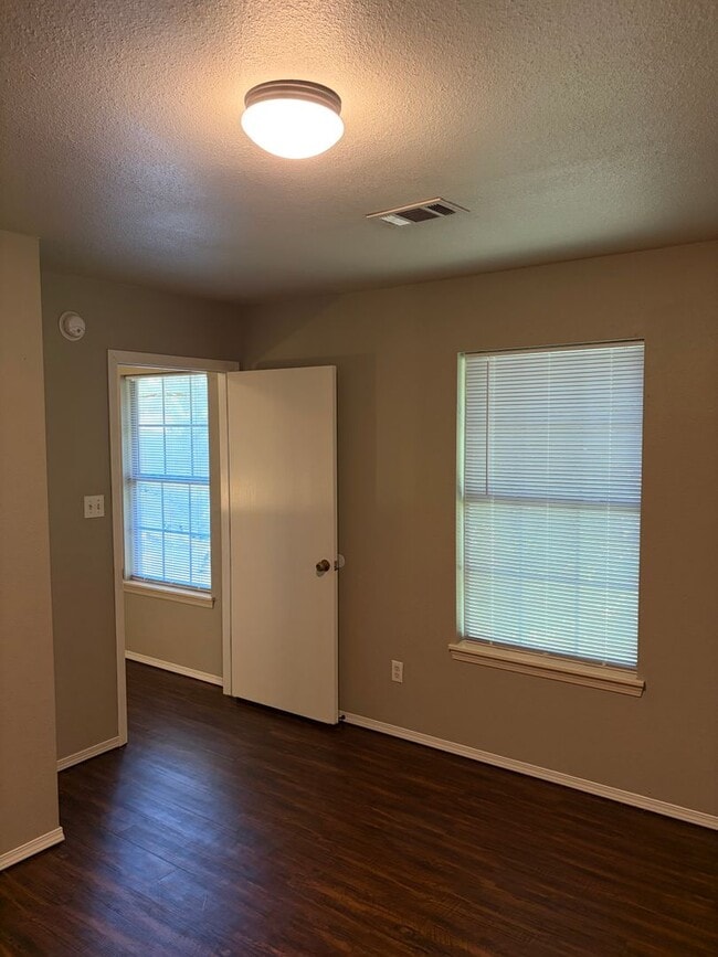 Building Photo - 1125 Grinnel Cir