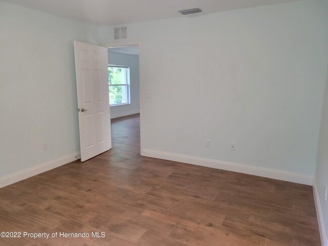 Building Photo - 1182 Hallcrest Ave