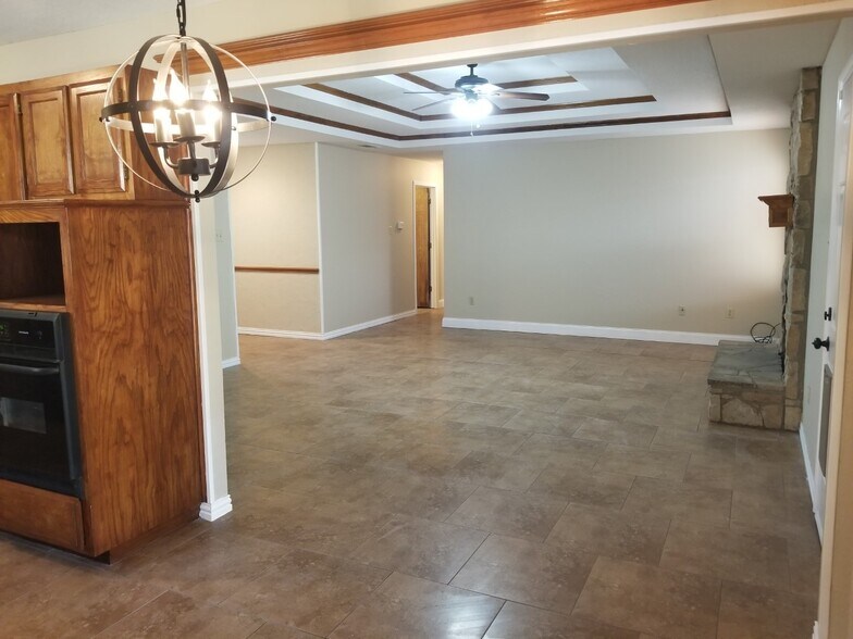 Building Photo - 6216 Lotus Dr