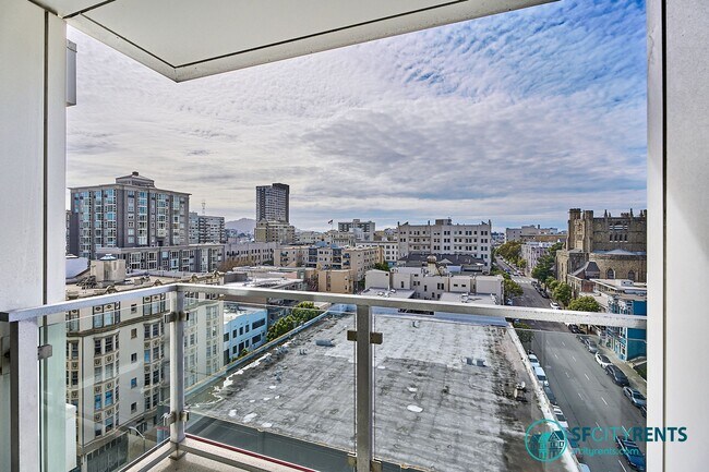 Building Photo - Pacific Heights: 10th Floor Corner Condo w/ Views, W/D in-unit, Parking & Shared Roof Deck @ The ...