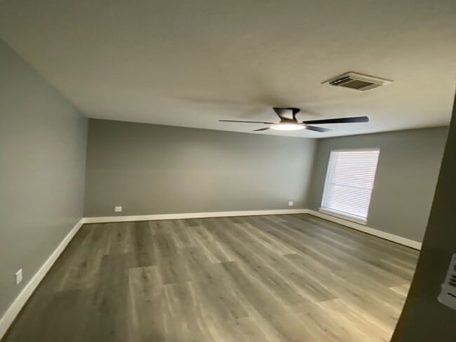 Building Photo - 12803 Cloverwood Dr