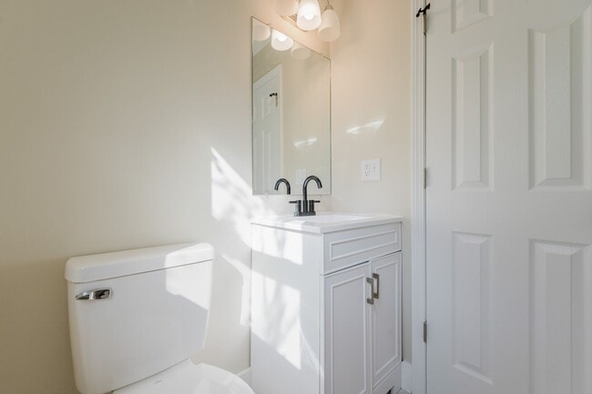 Building Photo - Beautiful Renovated 3 Bedroom and 2 Bathroom Home