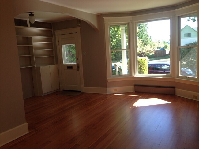 entry & living room with bay windows - 1710 Colby Ave