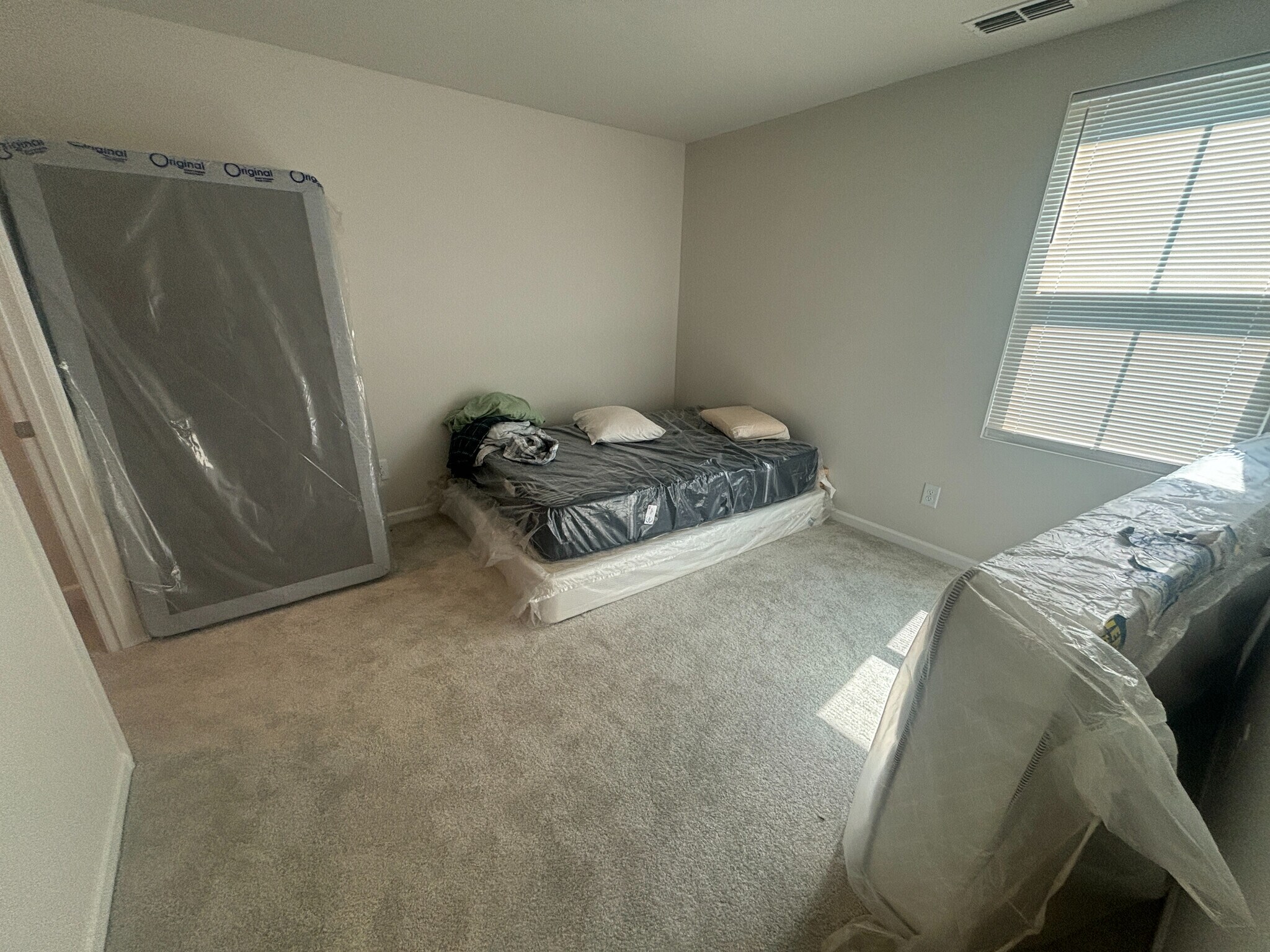 Building Photo - Room in House on Glacis Ct