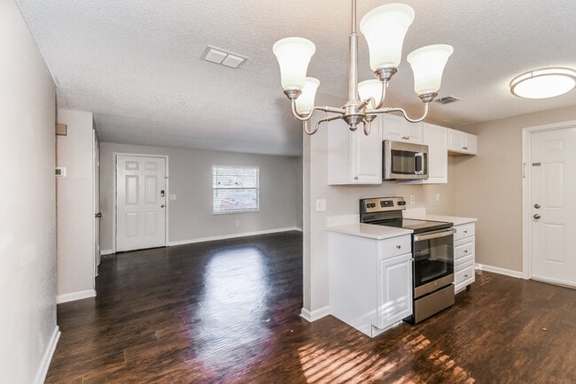 Building Photo - 8444 Fury Dr