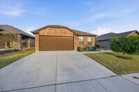 Building Photo - "Spacious 5-Bedroom Oasis in Fort Worth with 2 Full Baths and 2075 Sq Ft of Comfort!" Section 8 W...