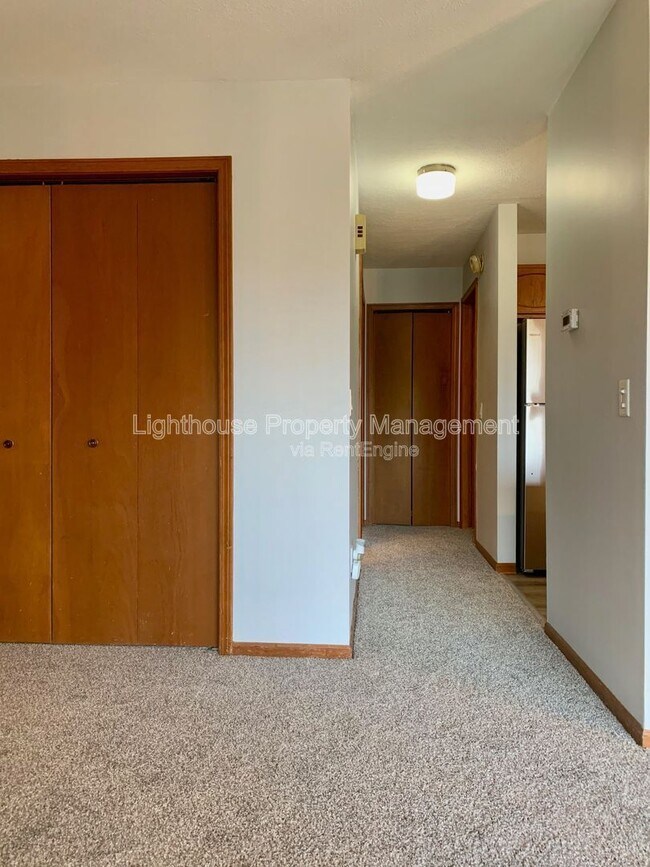 Building Photo - 6691 Boca Vista Dr NE